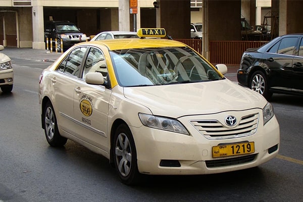 طلب تاكسي في دبي