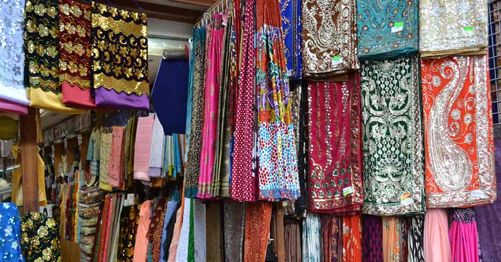 سوق الجملة للملابس و الأقمشة بر دبي