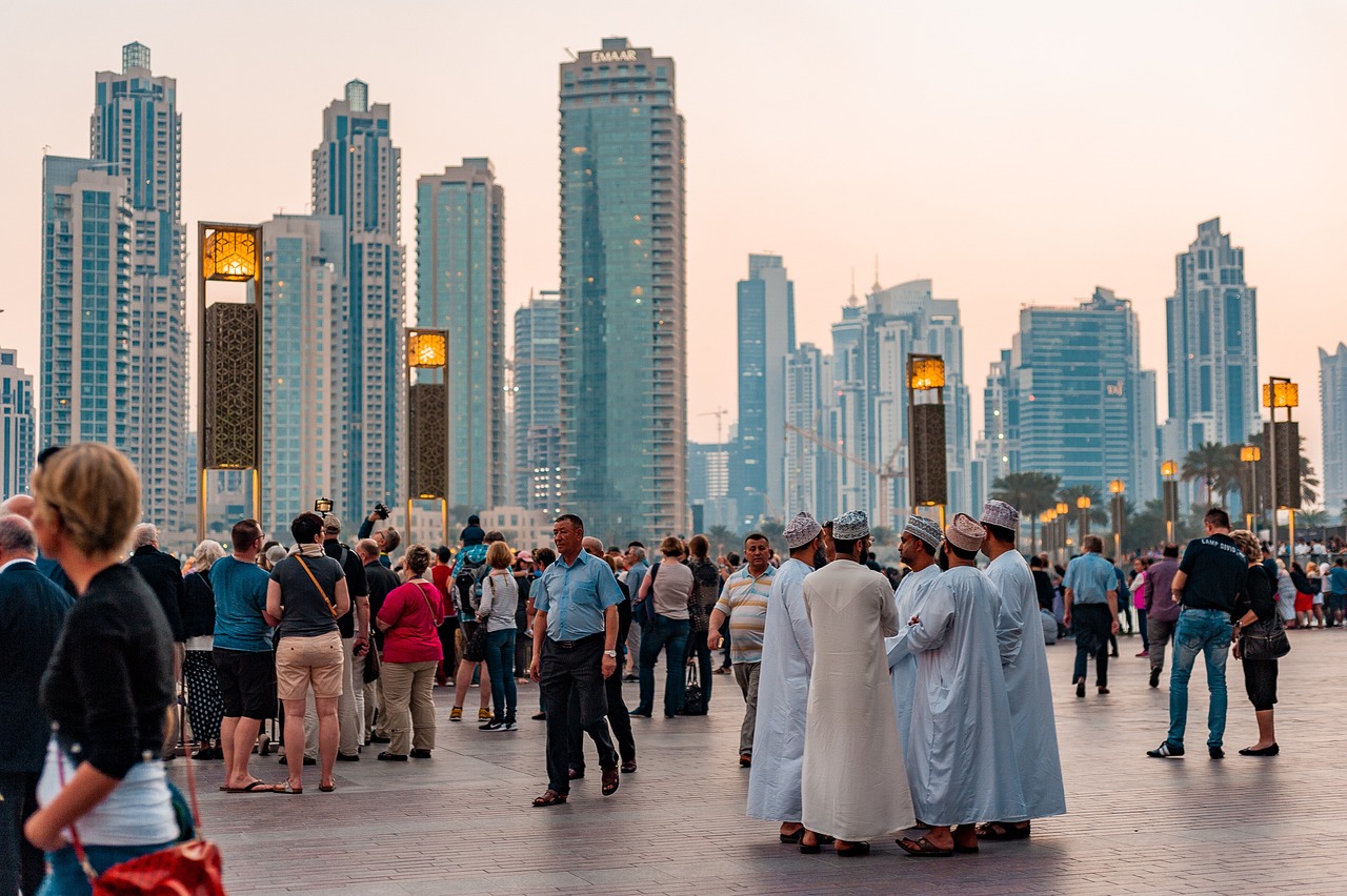كم عدد سكان الإمارات 2023